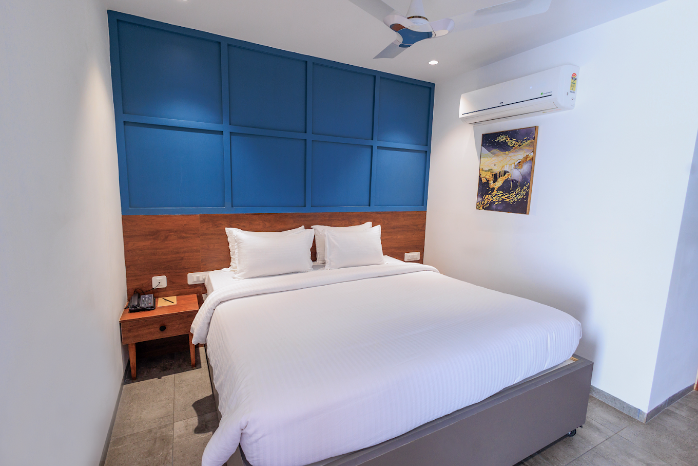 Hudson Hotels Sriperumbudur – Spacious deluxe room with modern amenities