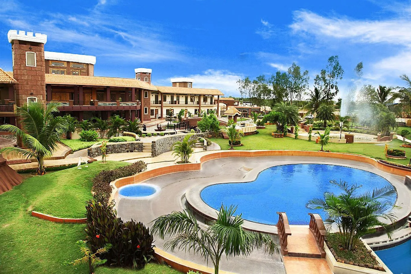 Hudson Hotels Sriperumbudur – Beautiful view of hotel grounds and landscape