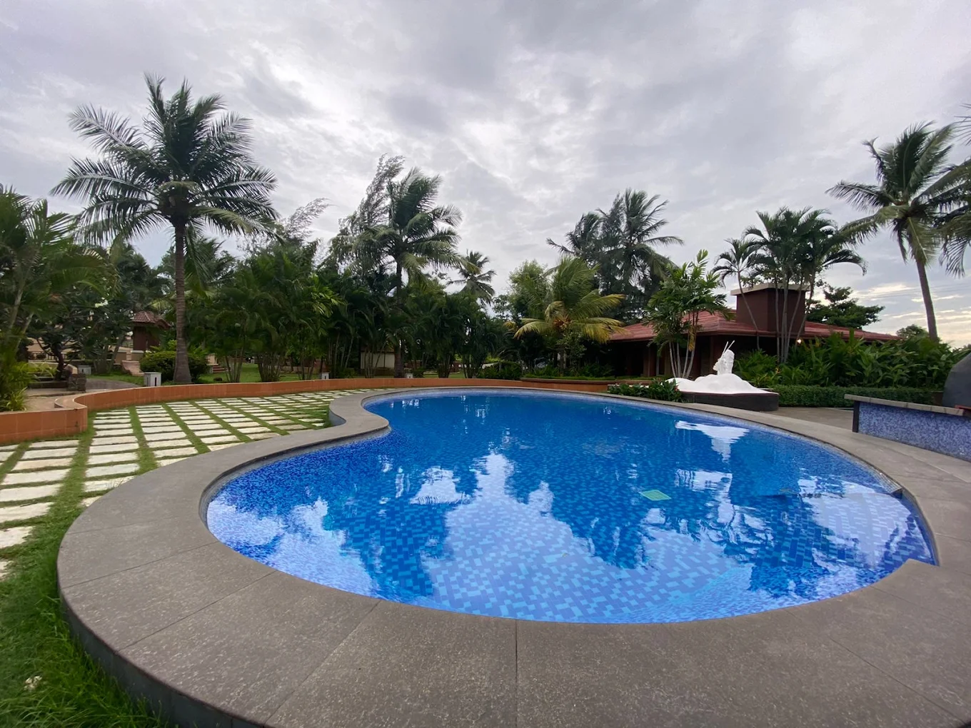 Hudson Hotels Sriperumbudur – Outdoor swimming pool