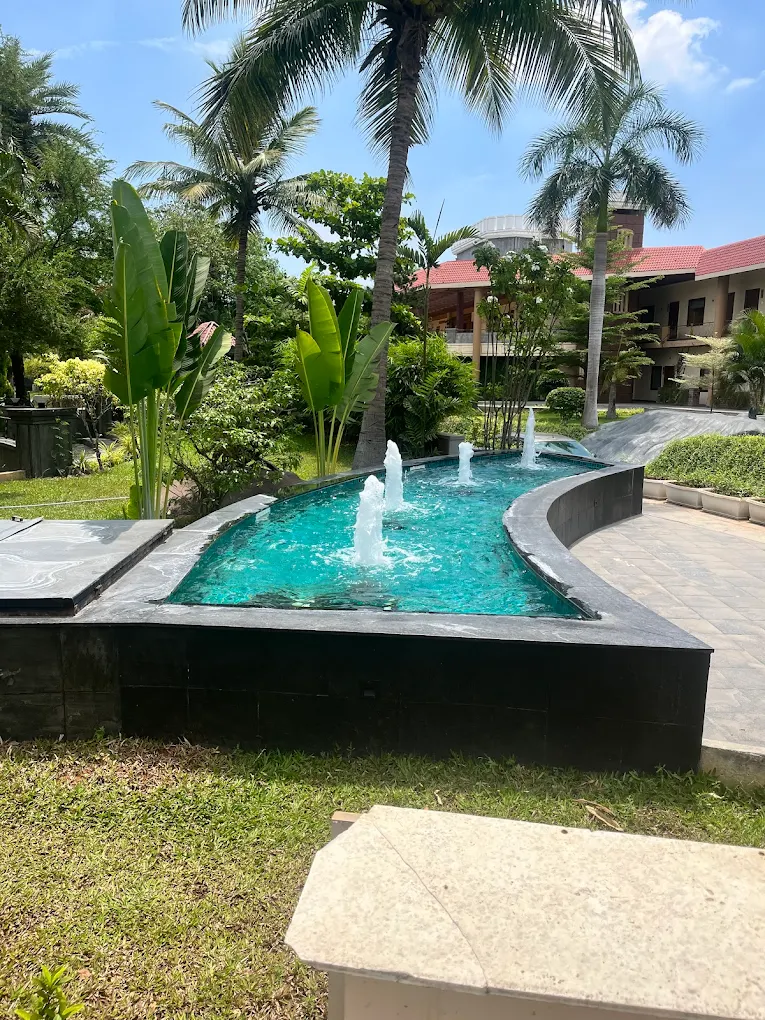 Hudson Hotels Sriperumbudur – Pool water feature
