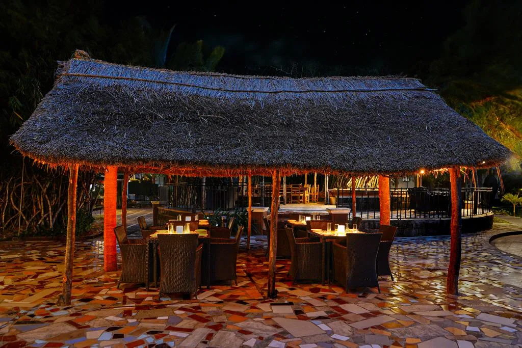 Hudson Hotels Sriperumbudur – Outdoor restaurant dining area